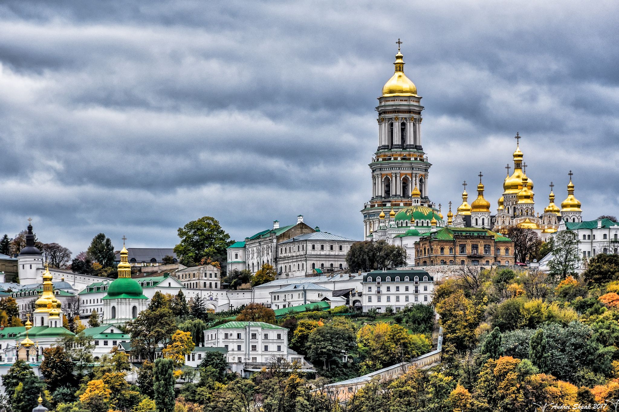 Киев монахи лавры. Киево-Печерская Лавра Киев. Киево Печерский монастырь в Киеве. Киево Печерская Лавра монастырь. У евопечерский монастырь.