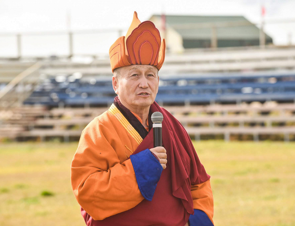 Хамбо лама. Хамбо лама Аюшеев. Пандито Хамбо лама дамба Аюшеев. Глава буддистов России дамба Аюшеев. Иволгинский дацан лама Аюшеев.