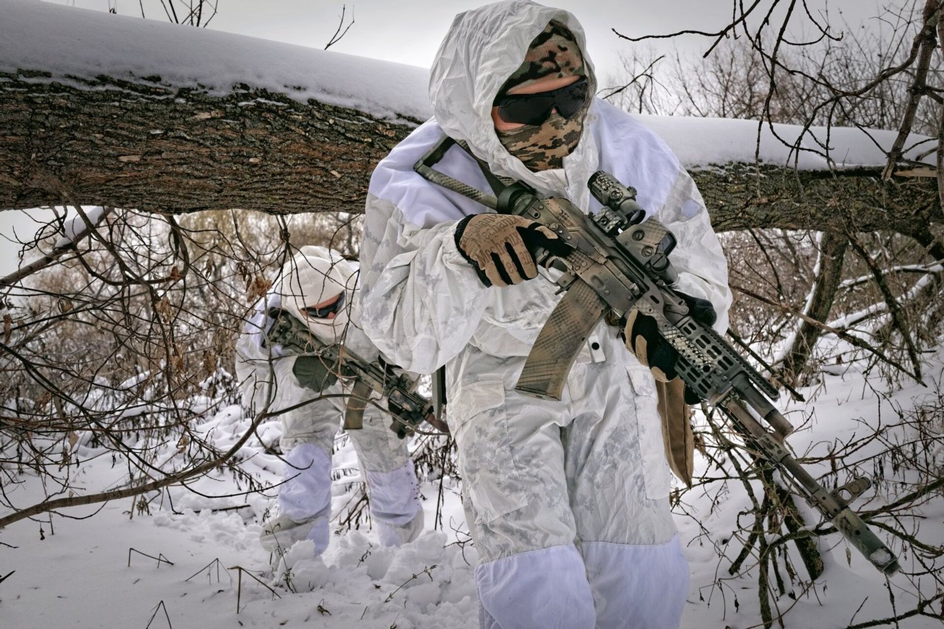 Снайпер белая ворона. Снайпер ВСУ Алена Белозерская. СВД на Донбассе. Украинский снайпер. Снайпер ДНР.