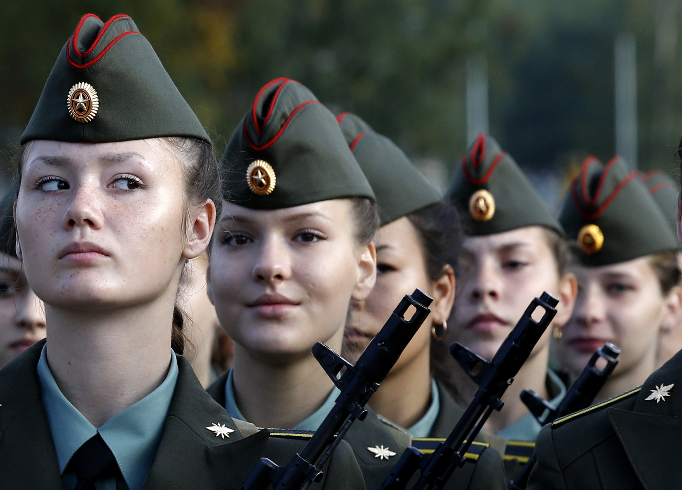 Фото девушки армии. Женщины военные. Женщины военнослужащие. Женщины военные в России. Женщины военнослужащие в России.